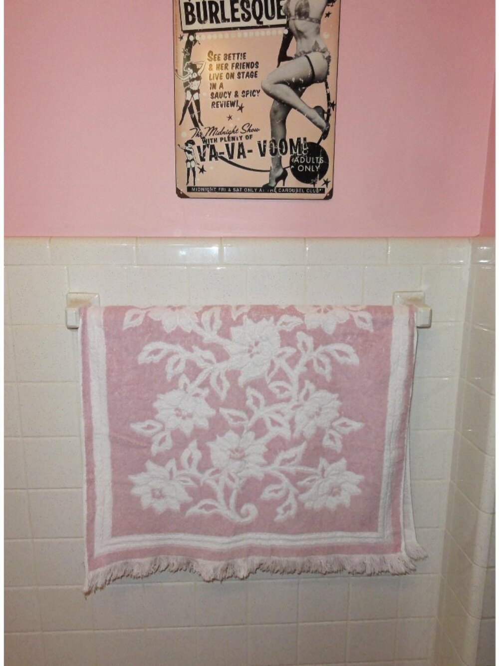 Vintage Pink & White Reversable Fieldcrest Floral Bath Towel w/ Fringe
